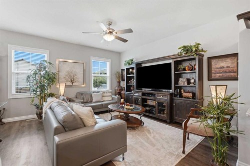 2 Traynor Close, Red Deer, AB - Indoor Photo Showing Living Room