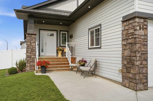 2 Traynor Close, Red Deer, AB - Outdoor