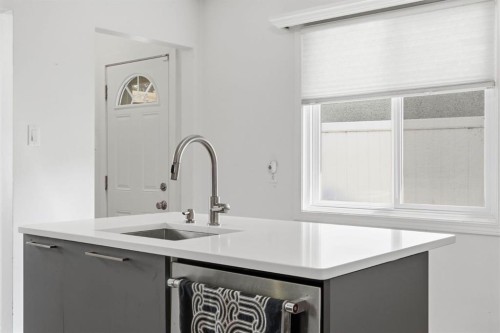 67 Sherwood Crescent, Red Deer, AB - Indoor Photo Showing Kitchen