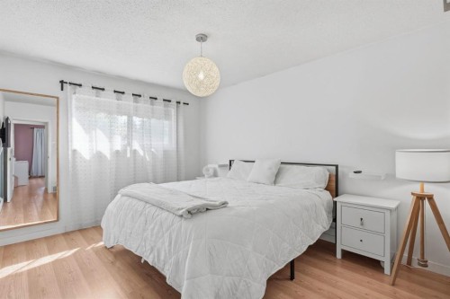 67 Sherwood Crescent, Red Deer, AB - Indoor Photo Showing Bedroom