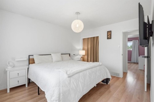 67 Sherwood Crescent, Red Deer, AB - Indoor Photo Showing Bedroom