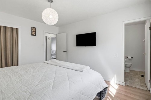 67 Sherwood Crescent, Red Deer, AB - Indoor Photo Showing Bedroom