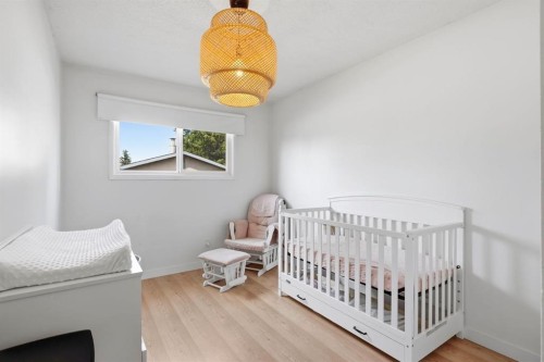 67 Sherwood Crescent, Red Deer, AB - Indoor Photo Showing Bedroom