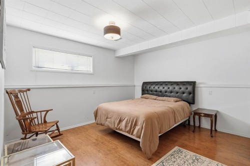 67 Sherwood Crescent, Red Deer, AB - Indoor Photo Showing Bedroom