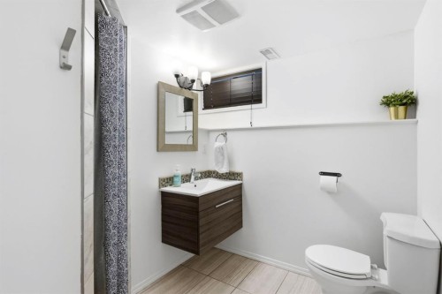 67 Sherwood Crescent, Red Deer, AB - Indoor Photo Showing Bathroom