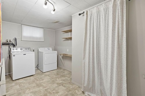 67 Sherwood Crescent, Red Deer, AB - Indoor Photo Showing Laundry Room