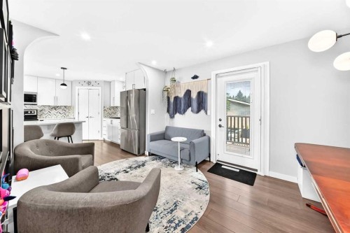 3313 42A Avenue Close, Red Deer, AB - Indoor Photo Showing Living Room