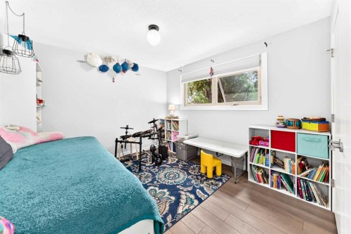 3313 42A Avenue Close, Red Deer, AB - Indoor Photo Showing Bedroom