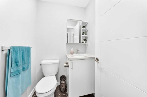 3313 42A Avenue Close, Red Deer, AB - Indoor Photo Showing Bathroom