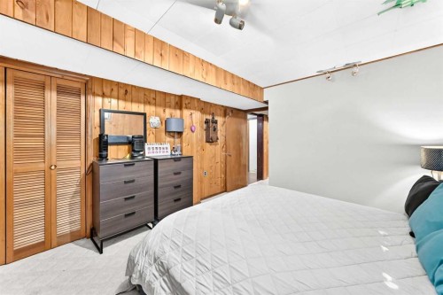 3313 42A Avenue Close, Red Deer, AB - Indoor Photo Showing Bedroom