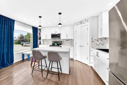 3313 42A Avenue Close, Red Deer, AB - Indoor Photo Showing Kitchen With Upgraded Kitchen