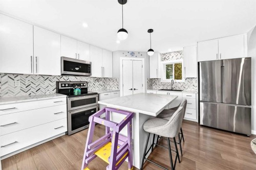 3313 42A Avenue Close, Red Deer, AB - Indoor Photo Showing Kitchen With Stainless Steel Kitchen With Upgraded Kitchen