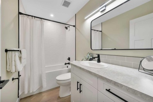 153 Norseman Close, Penhold, AB - Indoor Photo Showing Bathroom