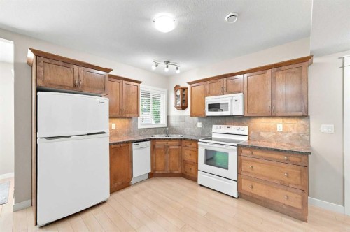 15 Sorensen Close, Red Deer, AB - Indoor Photo Showing Kitchen