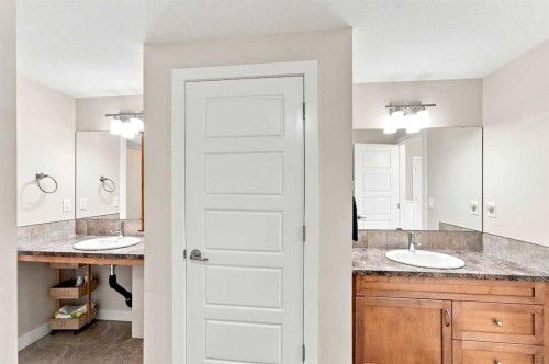 15 Sorensen Close, Red Deer, AB - Indoor Photo Showing Bathroom