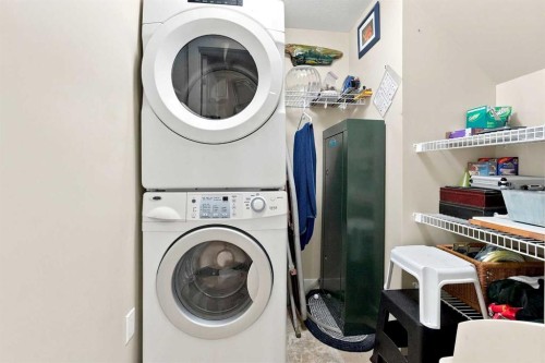 15 Sorensen Close, Red Deer, AB - Indoor Photo Showing Laundry Room