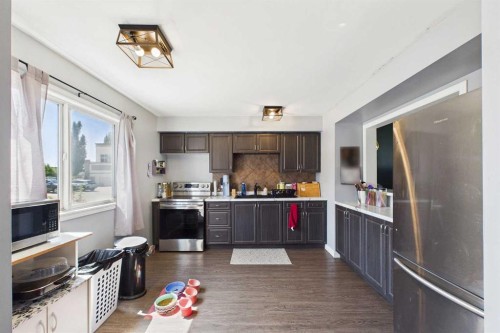701-4719 33 Street, Red Deer, AB - Indoor Photo Showing Kitchen