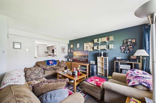701-4719 33 Street, Red Deer, AB - Indoor Photo Showing Living Room
