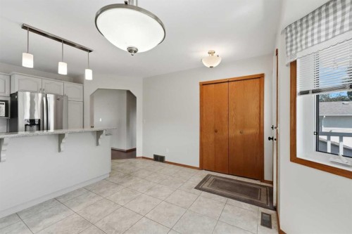 90 Duncan Crescent, Red Deer, AB - Indoor Photo Showing Kitchen