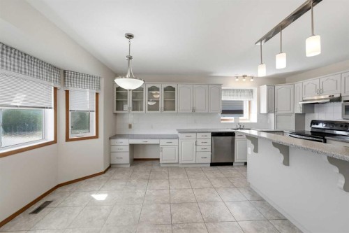 90 Duncan Crescent, Red Deer, AB - Indoor Photo Showing Kitchen