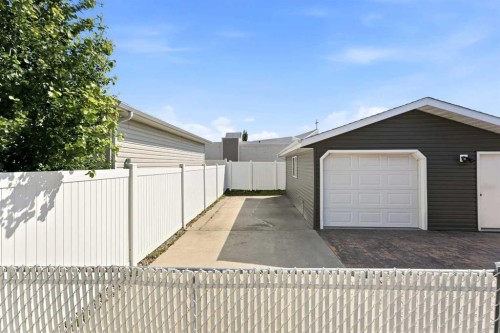 90 Duncan Crescent, Red Deer, AB - Outdoor With Exterior