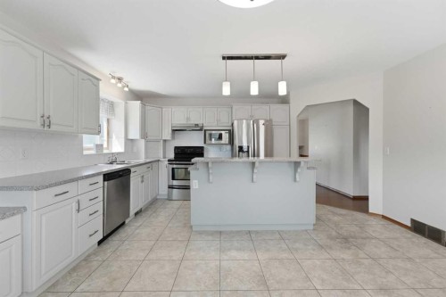 90 Duncan Crescent, Red Deer, AB - Indoor Photo Showing Kitchen With Stainless Steel Kitchen With Upgraded Kitchen