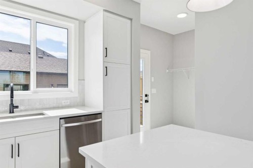 45 Silverton Glen Way Sw, Calgary, AB - Indoor Photo Showing Kitchen