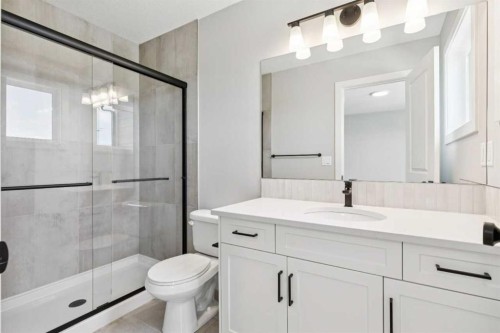 45 Silverton Glen Way Sw, Calgary, AB - Indoor Photo Showing Bathroom