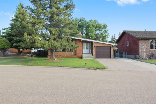 572 West Crescent, Forestburg, AB - Outdoor
