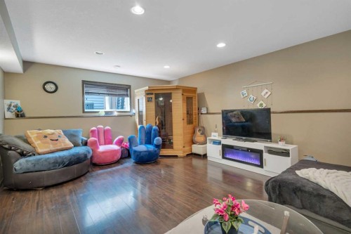 148 Oswald Close, Red Deer, AB - Indoor Photo Showing Living Room