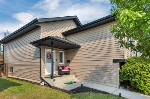 148 Oswald Close, Red Deer, AB - Outdoor With Exterior