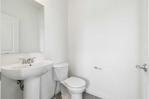 37 Bluerock Hill Sw, Calgary, AB - Indoor Photo Showing Bathroom