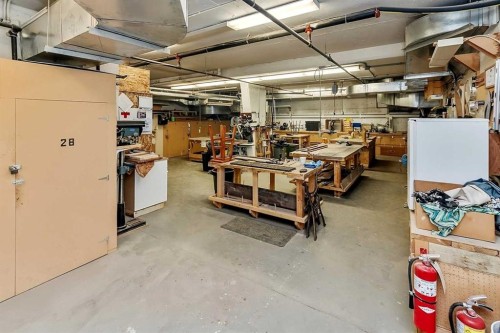 412-4512 52 Avenue, Red Deer, AB - Indoor Photo Showing Garage