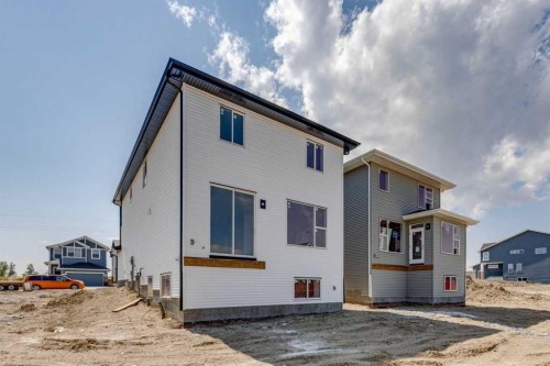 173 Southborough Common, Cochrane, AB - Outdoor