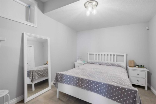 85 Grand Ave, Norglenwold, AB - Indoor Photo Showing Bedroom