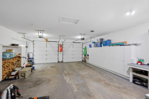 85 Grand Ave, Norglenwold, AB - Indoor Photo Showing Garage