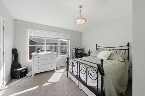 604-125 Caribou Crescent, Red Deer, AB - Indoor Photo Showing Bedroom