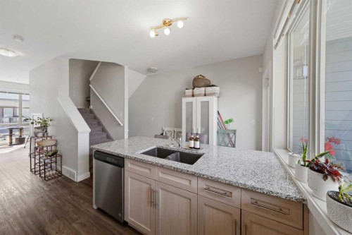 604-125 Caribou Crescent, Red Deer, AB - Indoor Photo Showing Kitchen With Double Sink With Upgraded Kitchen