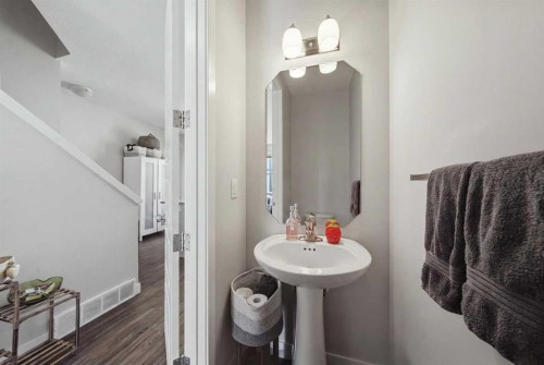 604-125 Caribou Crescent, Red Deer, AB - Indoor Photo Showing Bathroom