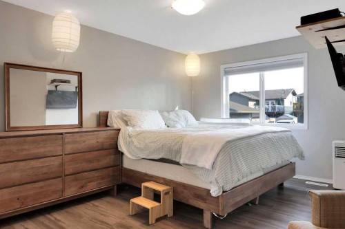 39 Terrace Heights Drive, Lacombe, AB - Indoor Photo Showing Bedroom