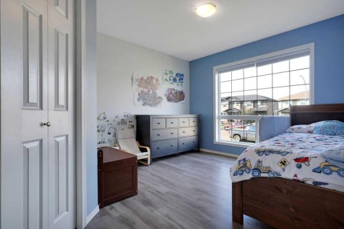 39 Terrace Heights Drive, Lacombe, AB - Indoor Photo Showing Bedroom
