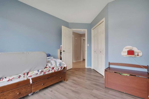 39 Terrace Heights Drive, Lacombe, AB - Indoor Photo Showing Bedroom