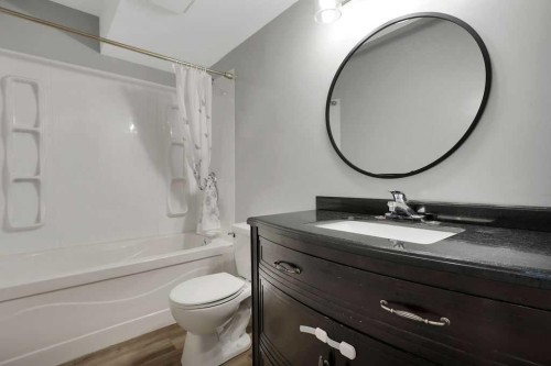 39 Terrace Heights Drive, Lacombe, AB - Indoor Photo Showing Bathroom