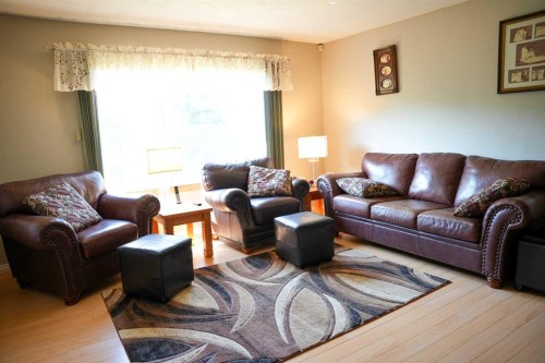 43081 Rng Rd 95A, Hardisty, AB - Indoor Photo Showing Living Room