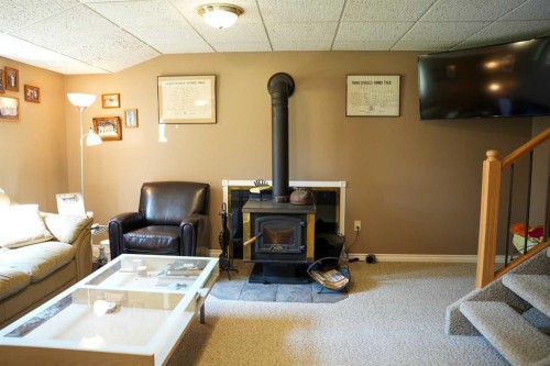 43081 Rng Rd 95A, Hardisty, AB - Indoor With Fireplace