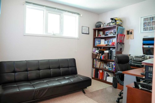 43081 Rng Rd 95A, Hardisty, AB - Indoor Photo Showing Office