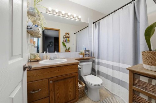 23 Dubois Crescent, Red Deer, AB - Indoor Photo Showing Bathroom