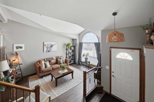 23 Dubois Crescent, Red Deer, AB - Indoor Photo Showing Living Room