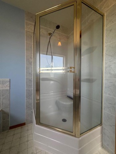 114 Sunridge Avenue, Blackfalds, AB - Indoor Photo Showing Bathroom