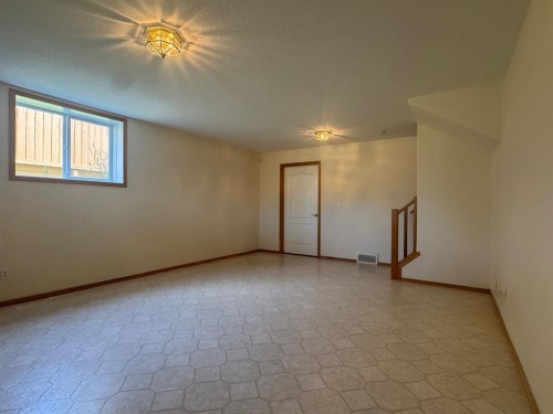114 Sunridge Avenue, Blackfalds, AB - Indoor Photo Showing Other Room